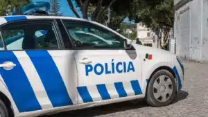 A fui d'une station-service après avoir menacé son frère avec une machette à Lisbonne. Il a été arrêté.