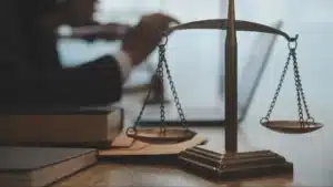 Accusé d'avoir tué son ex-femme à Madère reste silencieux au début du procès.