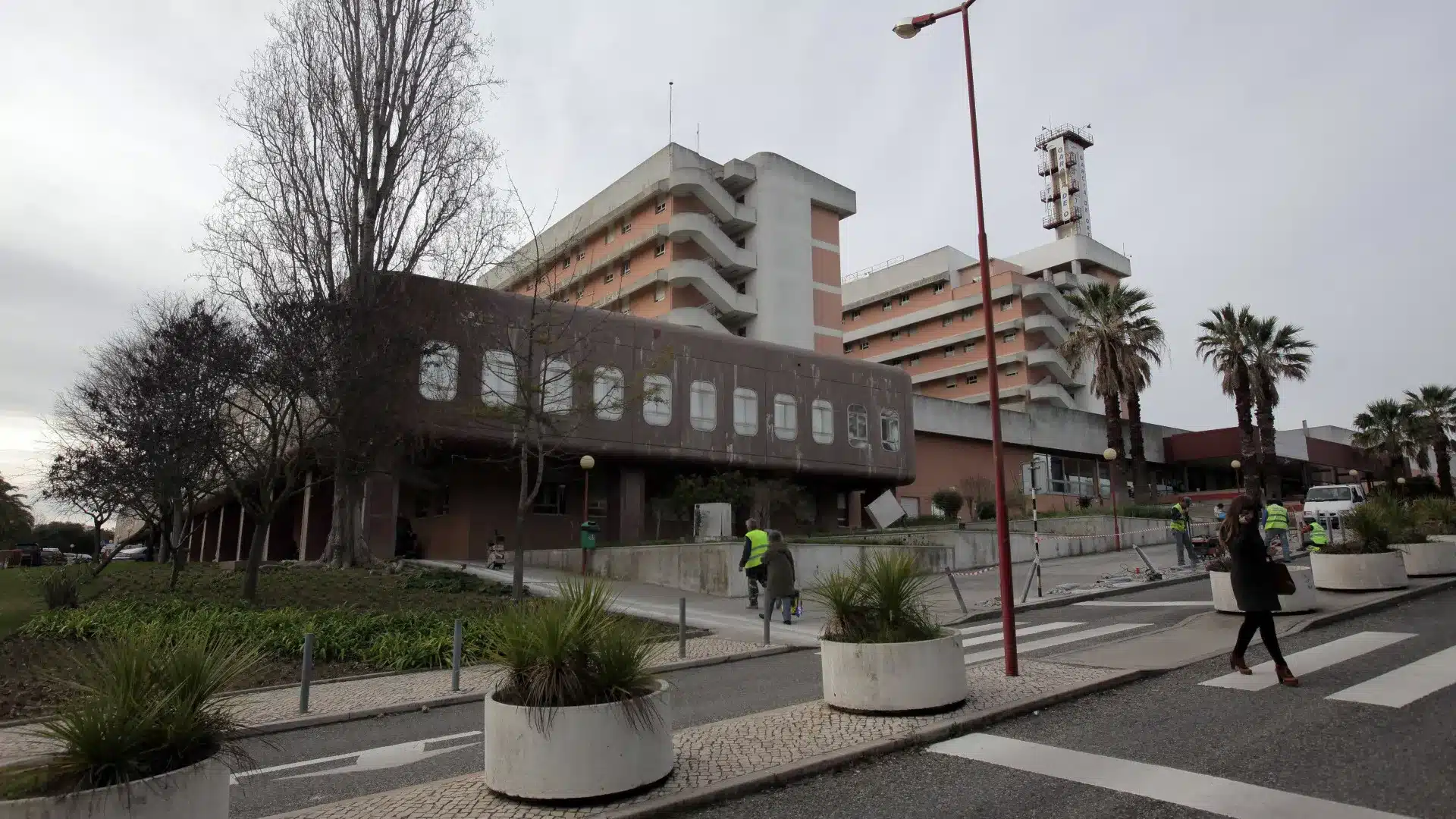 Almada Associação demande des réponses concernant la fermeture du service d'urgence obstétrique.
