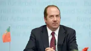 Álvaro Santos Pereira est le gouverneur de la BdP. Quel est le cahier des charges ?