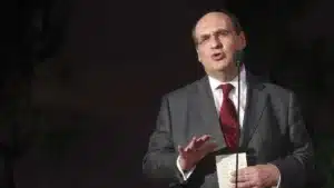 António Vitorino demande un "débat national" après le rejet de la loi sur les étrangers.