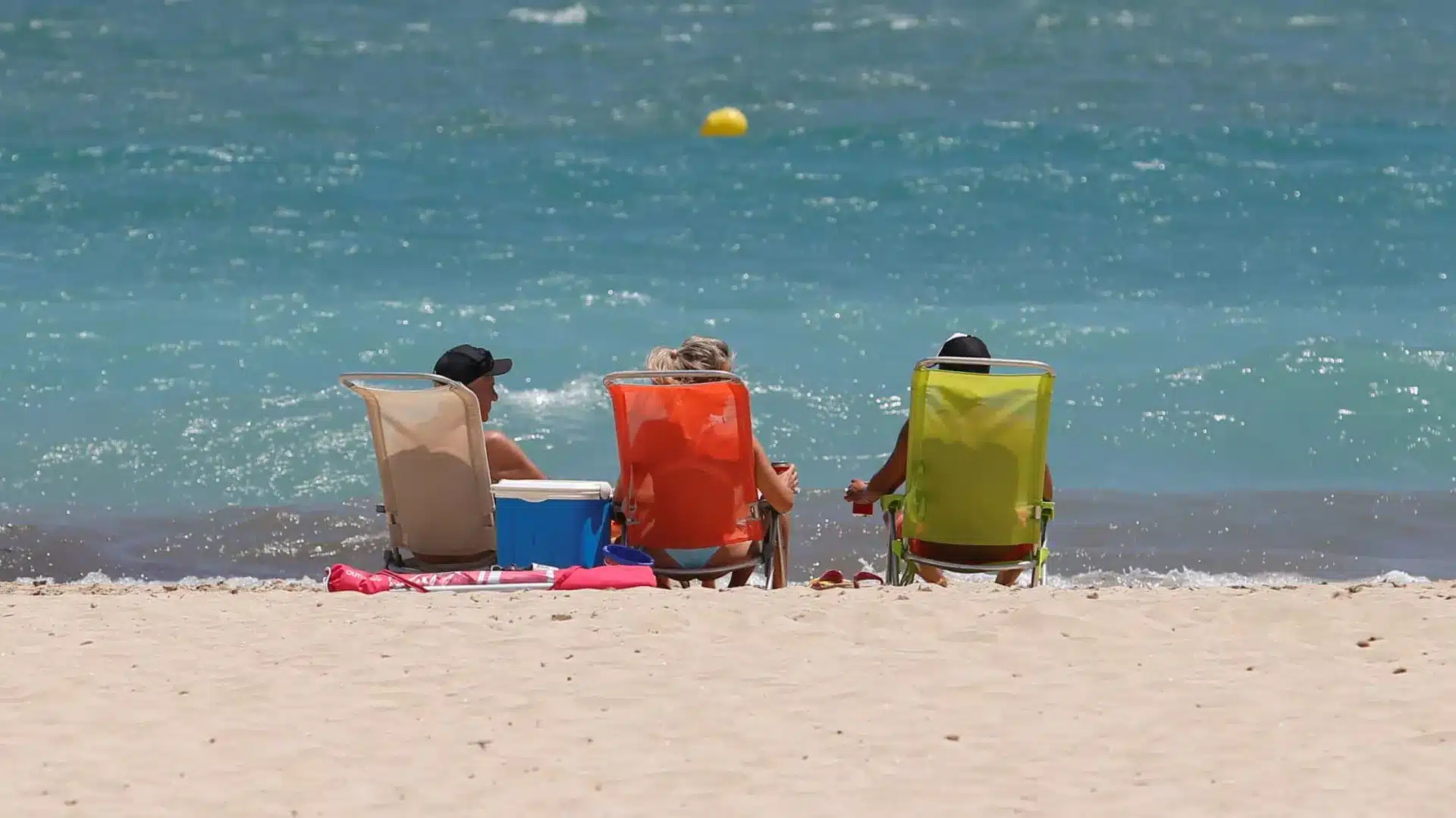 Après la tempête, la plage revient (à nouveau) La chaleur atteindra 30ºC.