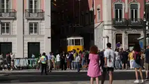 Après la tragédie, Restauradores plein de journalistes et de curieux. Les images