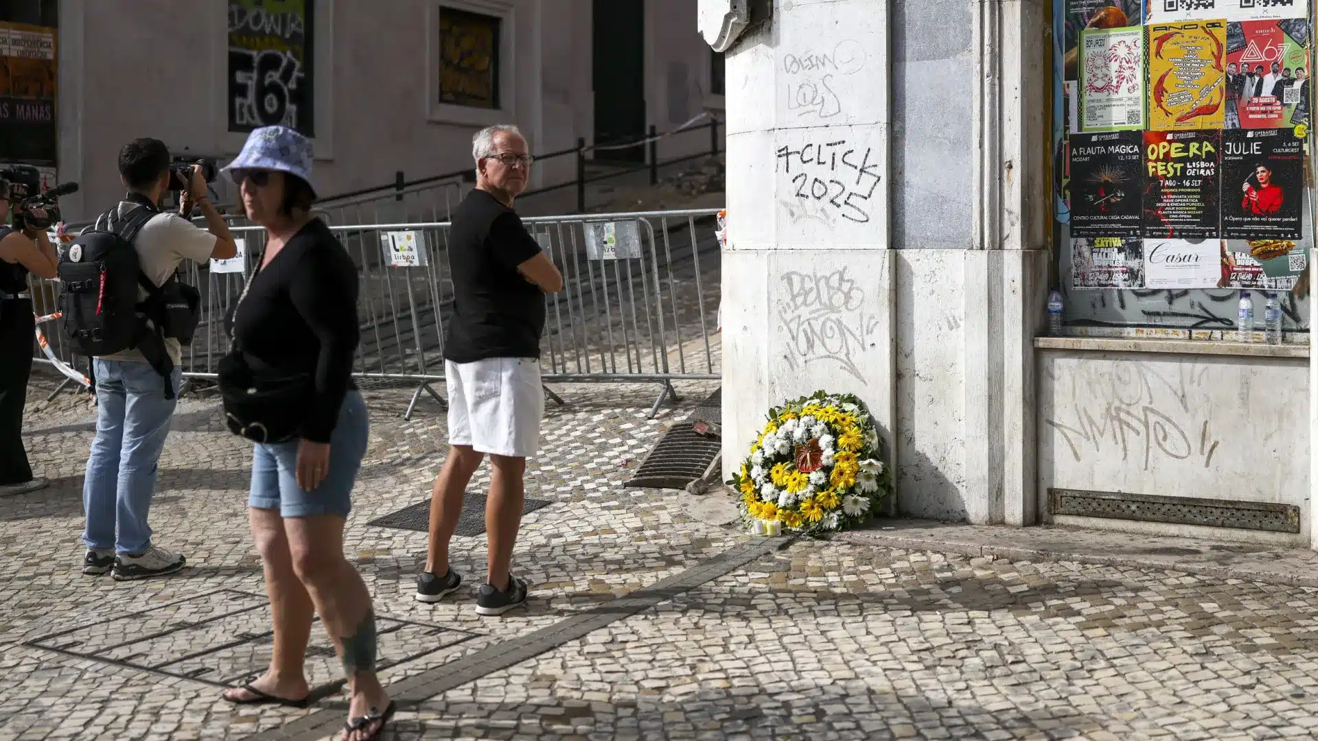 Ascenseur retiré. Apparente normalité de retour à la Praça dos Restauradores.