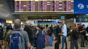Attaque ? L'opération "se déroule normalement" dans les aéroports portugais.