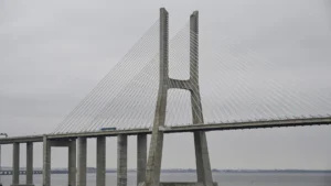 Attention, conducteurs ! Le pont Vasco da Gama va fermer pour maintenance.