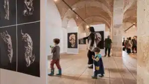 Bourse créée pour "renforcer la présence féminine dans les arts" compte dix finalistes.