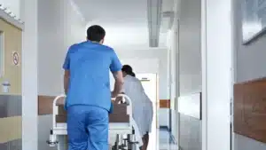 Carrière des assistants techniques de santé sans défaillances notables, déclare l'IGAS