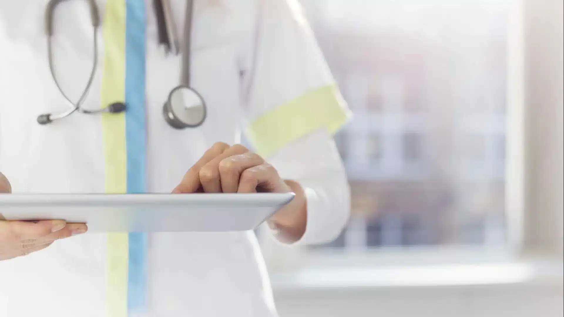 Chercheur : L'avenir rendra le stéthoscope numérique et le passera au patient.