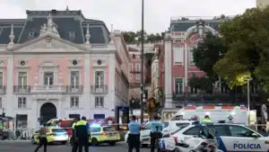Conférence épiscopale solidaire avec les victimes de la tragédie et annonce une messe