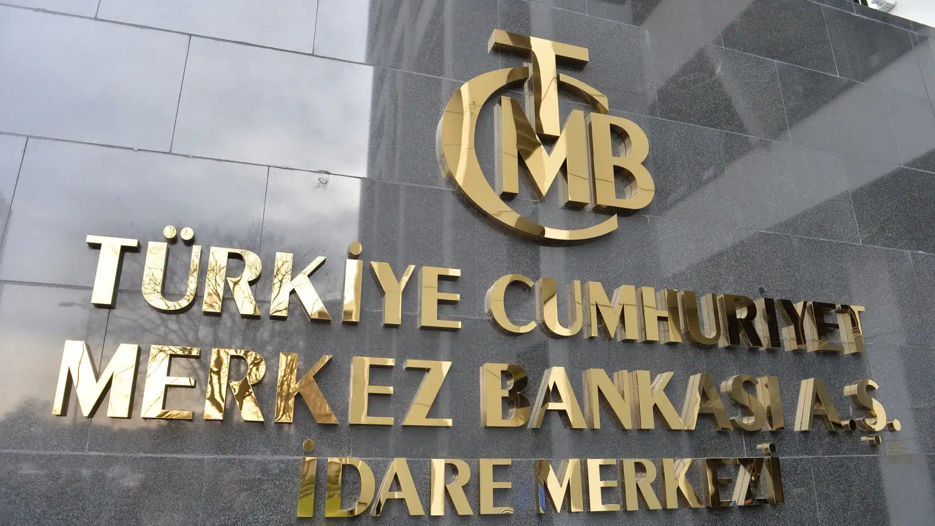 De 43 % à 40,5 % : La Banque centrale de Turquie abaisse son principal taux directeur