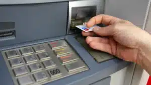 Déjà 258 000 : Les comptes de services bancaires de base augmentent de 9,8 %