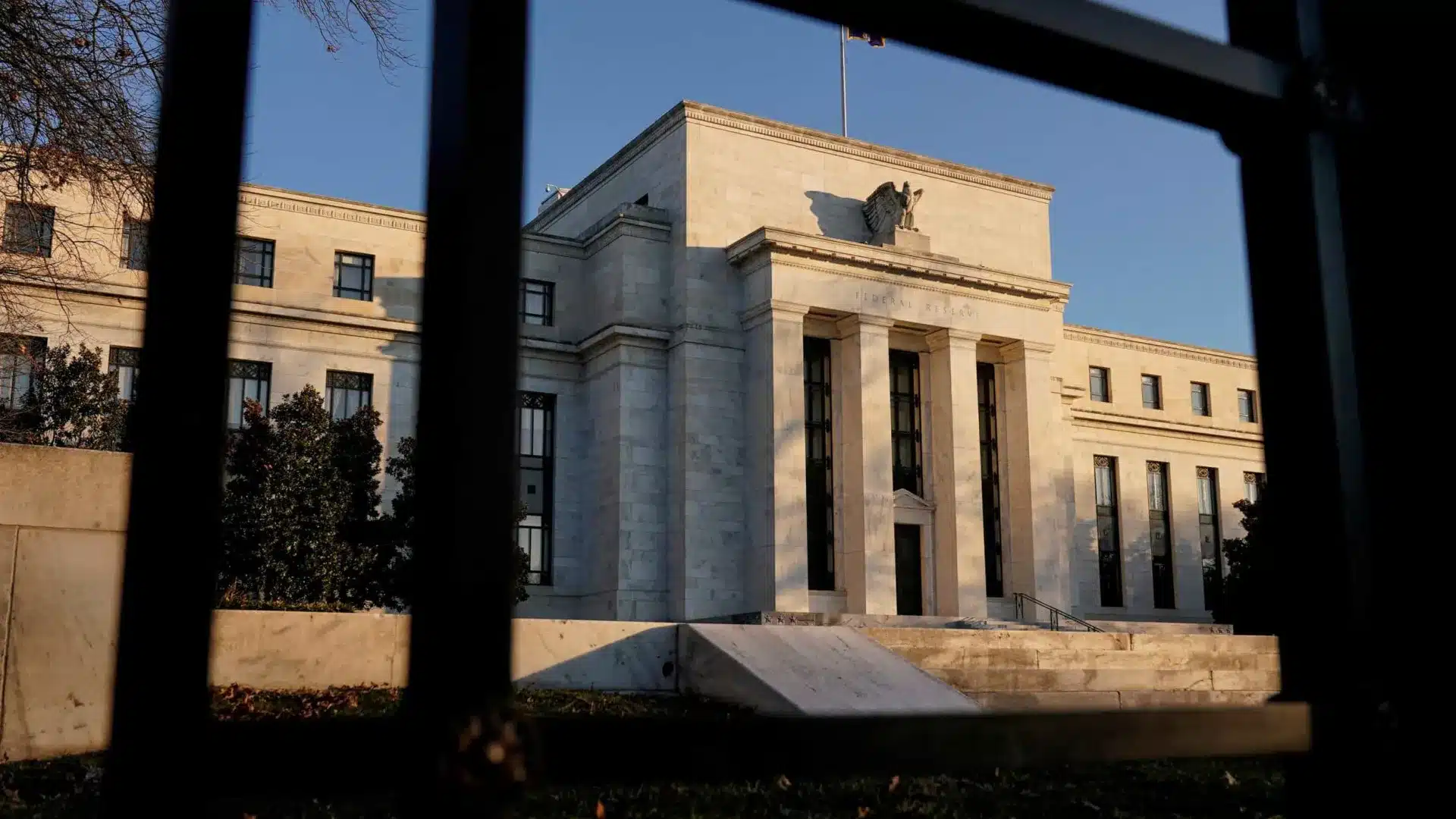 Des centaines d'économistes, dont des lauréats du prix Nobel, soutiennent la gouverneure de la Fed.