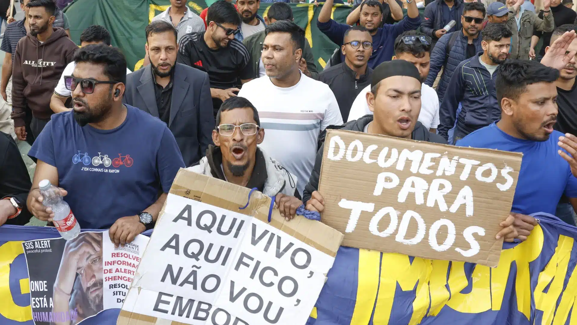 Des immigrés manifestent aujourd'hui devant l'Assemblée de la République contre le "climat d'intimidation".
