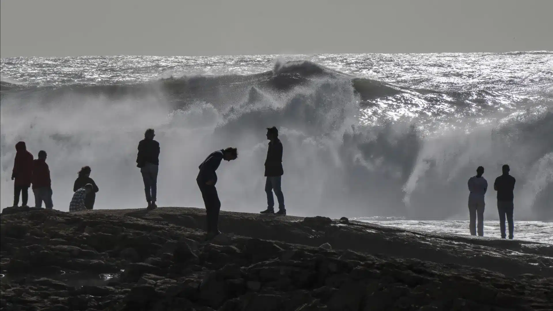 Des vagues de 12 mètres pourraient frapper les Açores, avertit l'Autorité maritime.