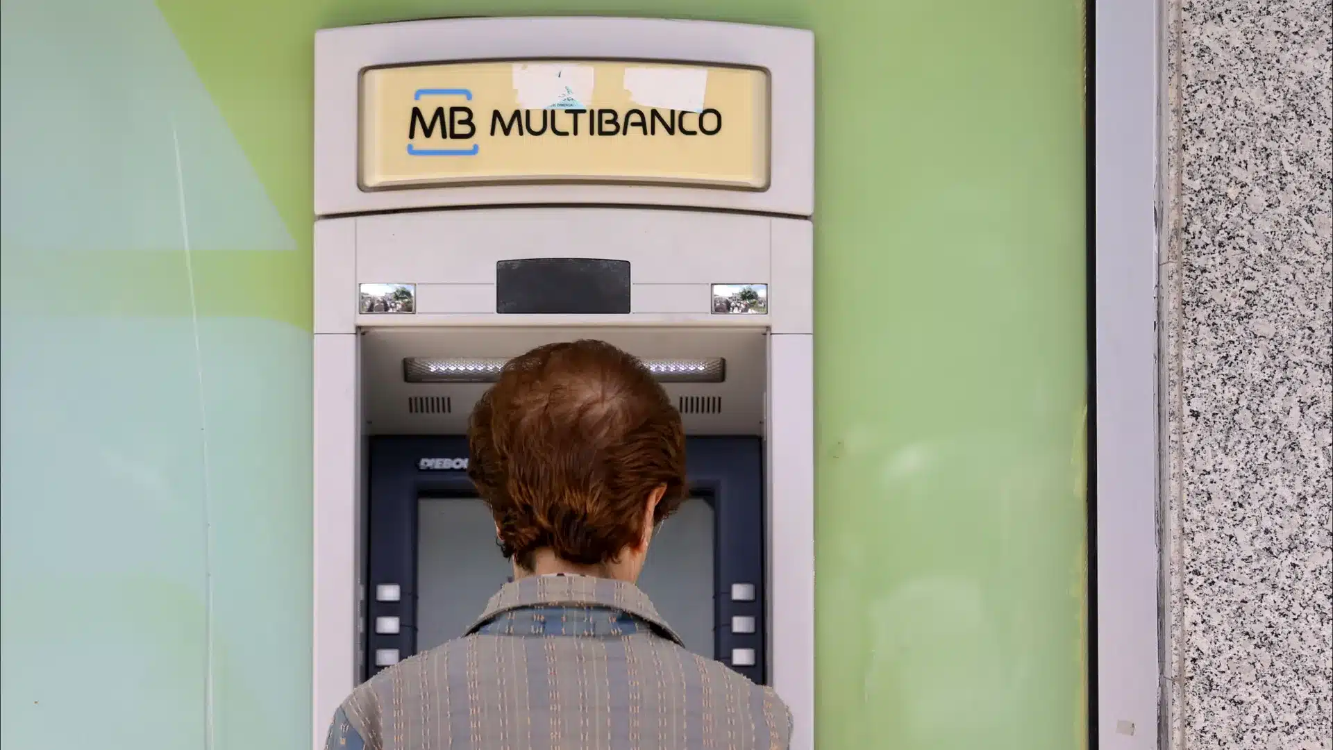 "Déserts de numéraires". L'association critique le manque de distributeurs automatiques de billets.