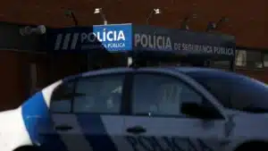 Deux arrêtés après avoir volé le téléphone portable d'un touriste dans un tramway de Lisbonne