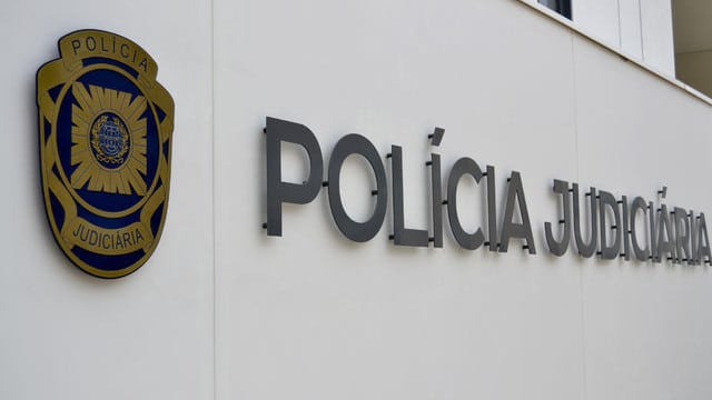 Duo arrêté pour avoir enlevé un vieil homme afin de voler de l'argent et des objets de valeur.