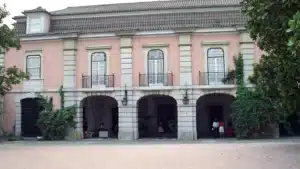 Exposition du Musée du Costume voyage à travers l'histoire du vêtement lié au genre