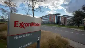 Exxon Mobil va licencier 2 000 travailleurs dans le monde entier.