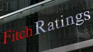 Fitch abaisse la note de la dette française à 'A+' en raison de l'instabilité politique.