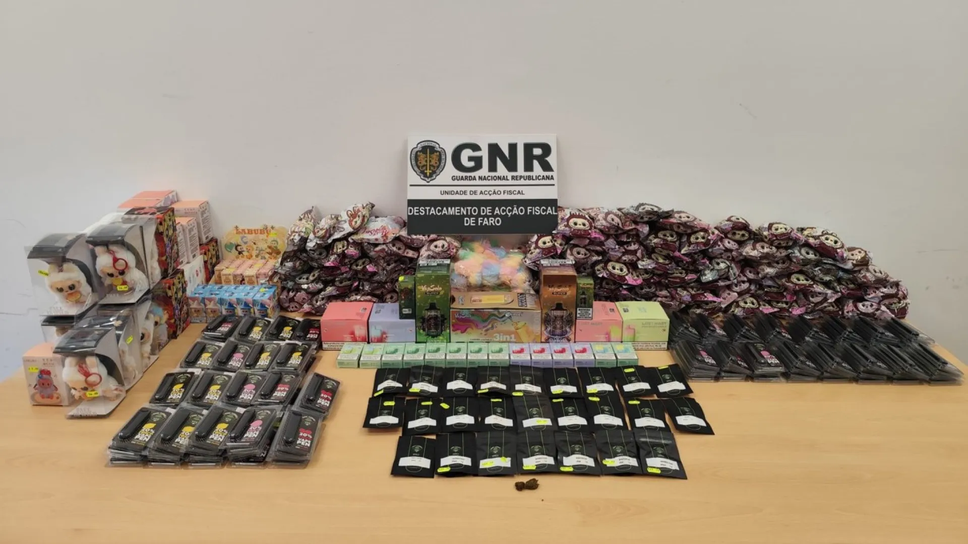 GNR saisit des articles contrefaits et sans timbre fiscal à Vilamoura.