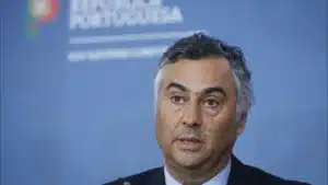 Gouvernement dé-gèle les frais d'inscription à partir de 2026/2027. Ils passent à 710 euros.