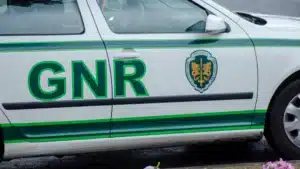 Homme arrêté à la foire pour avoir menacé une femme avec une arme à feu.