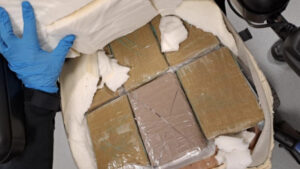Il a simulé un handicap pour transporter de la drogue en Angleterre. Maintenant, il a été condamné.