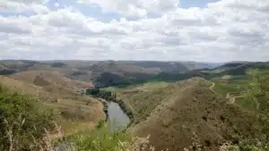 Il existe des vestiges de présence humaine datant de plus de 26 000 ans dans la vallée du Côa.
