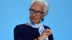 "Impact clair". Lagarde adresse un avertissement sur la crise politique en France.