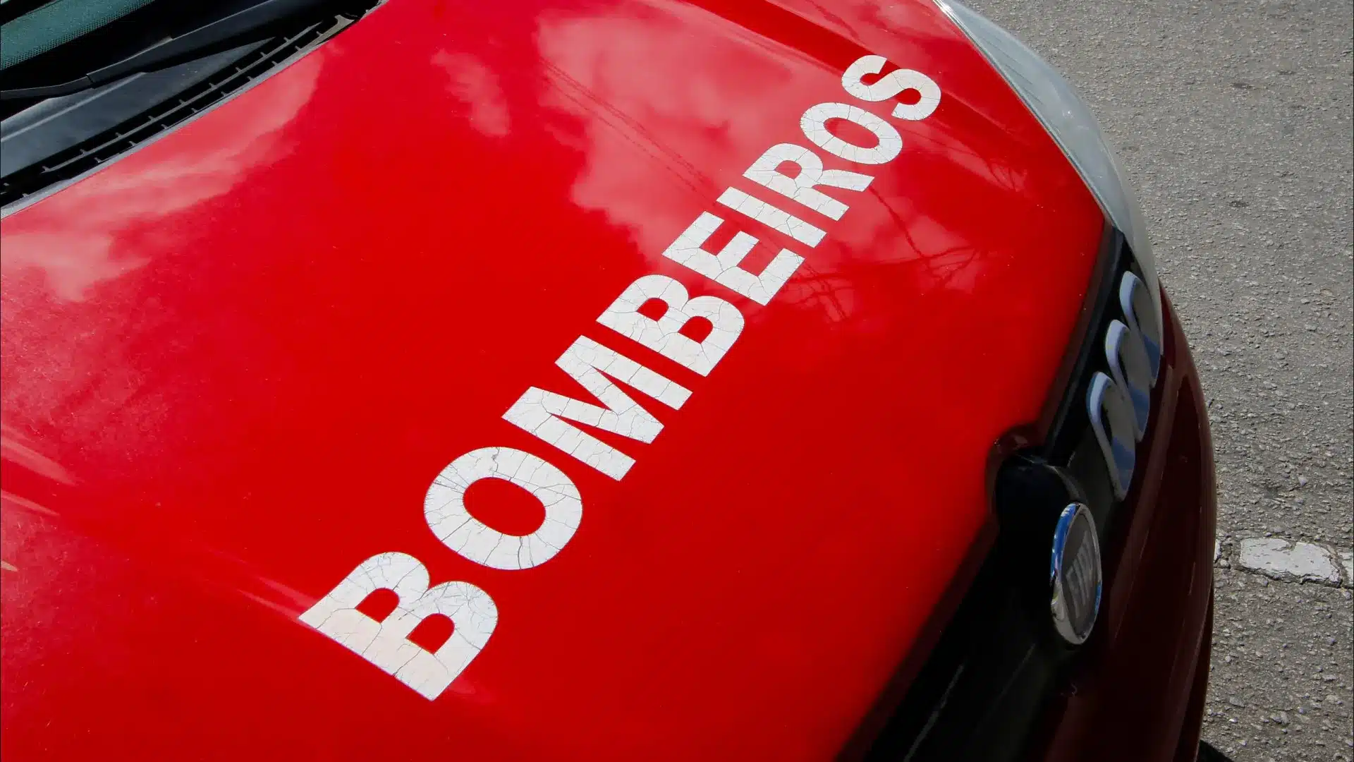 Incendie dans un bâtiment à Porto fait cinq blessés.