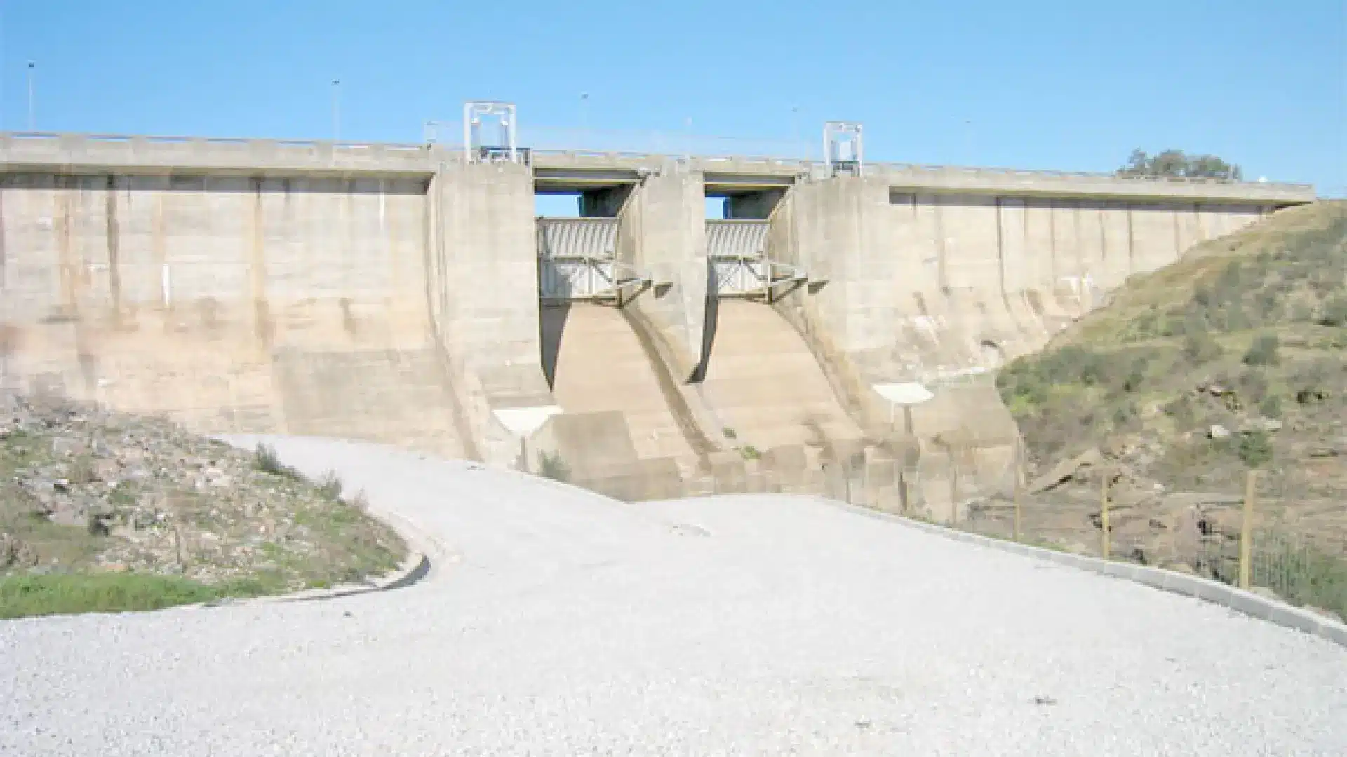 Incendies ? Six barrages en risque de contamination par des cendres