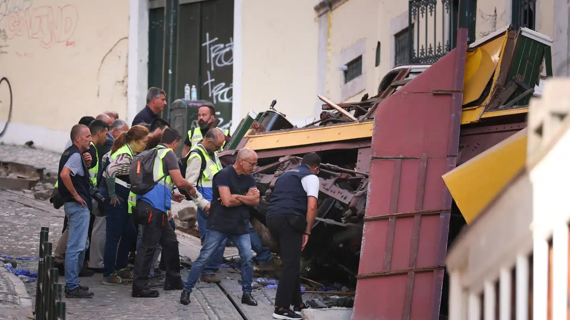 Italiana et fils échappent à la mort dans l'Elevador da Glória. "Sous le choc"