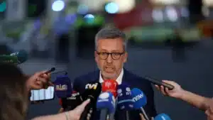 Je ne vais pas spéculer sur l'information du câble de l'Ascenseur da Glória.