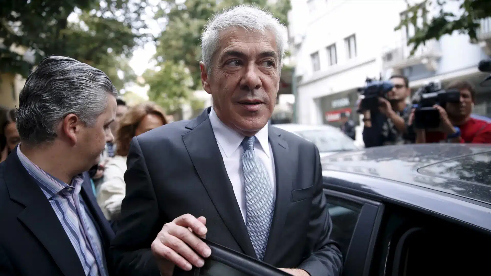 José Sócrates lance samedi un livre intitulé 'Tous contre un'.