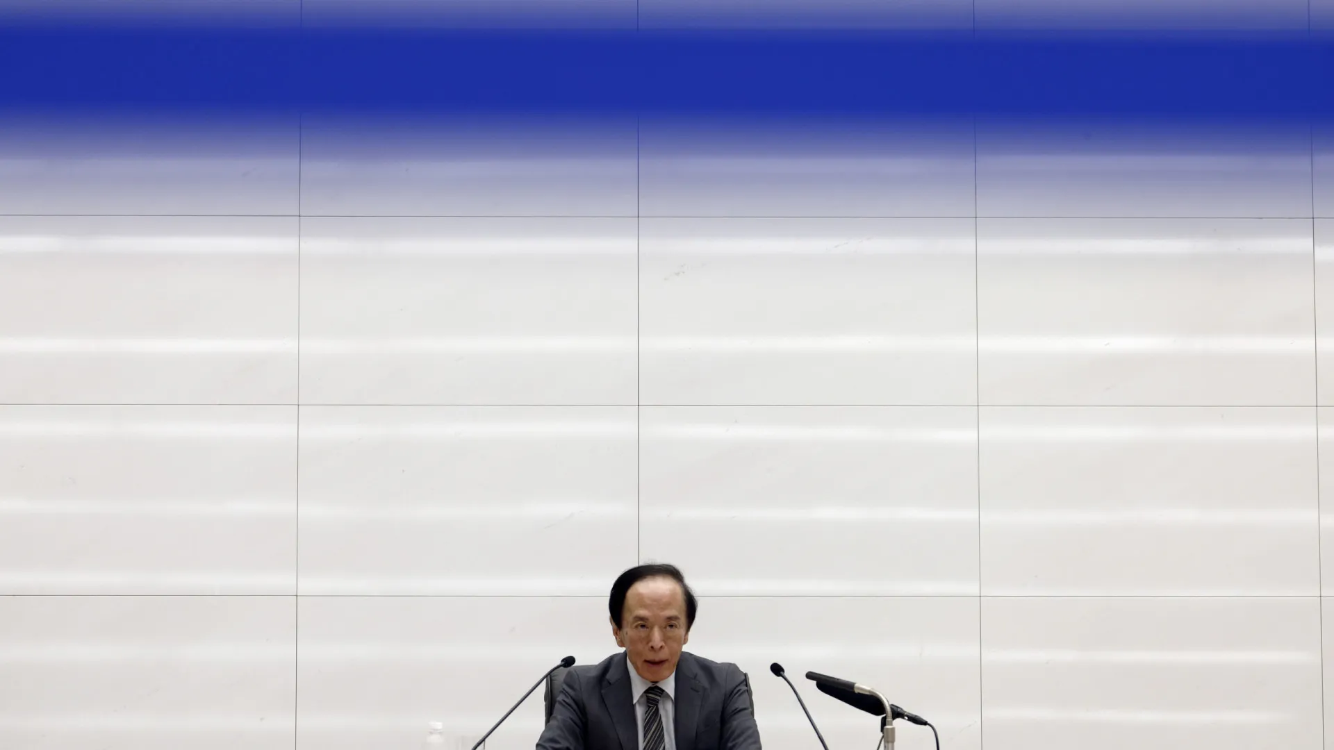 La Banque centrale du Japon maintient le taux d'intérêt mais commence à vendre des actifs.