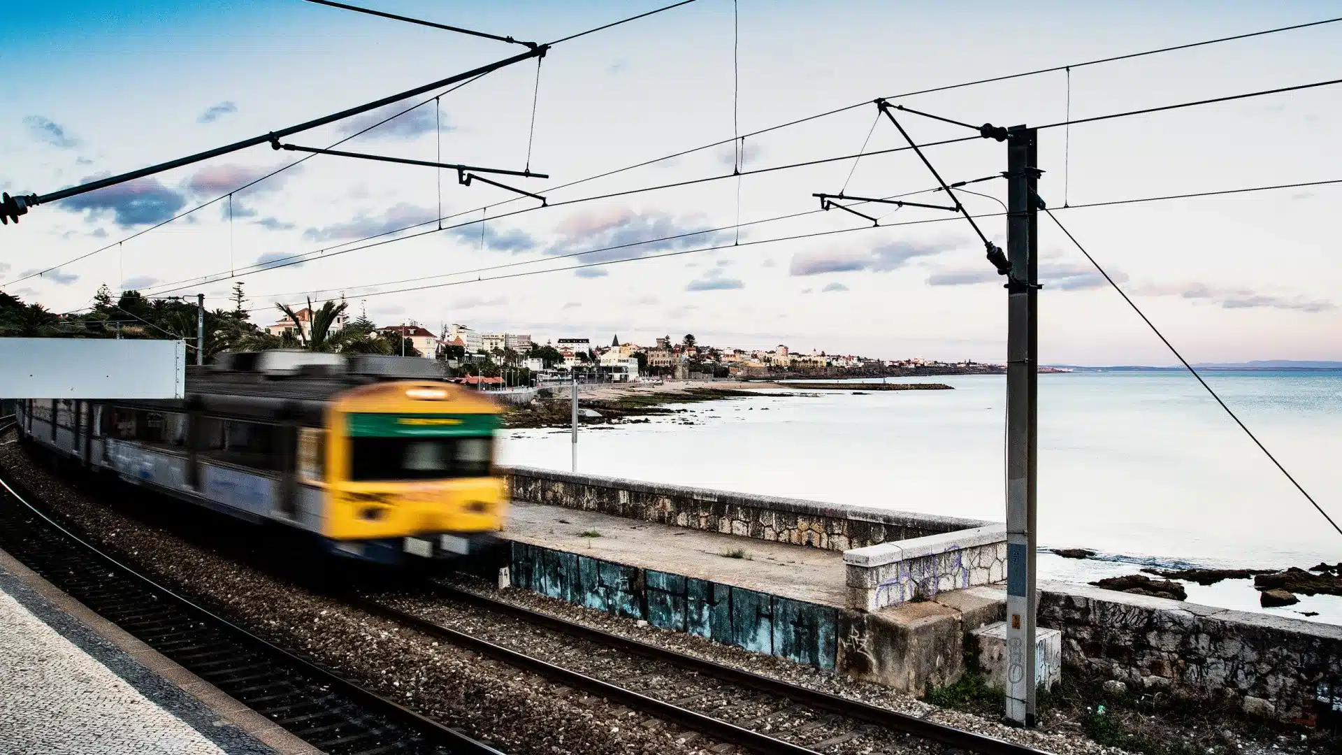 La circulation des trains entre Oeiras et Cascais a déjà été rétablie.