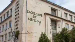 La Faculté de Médecine a détecté des non-conformités et a averti le recteur de l'U.Porto.