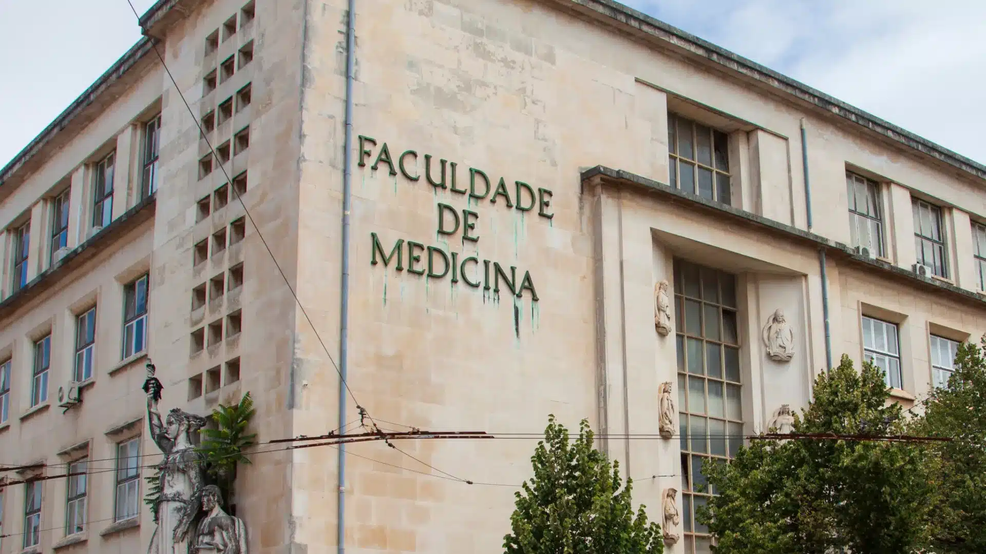 La Faculté de Médecine a détecté des non-conformités et a averti le recteur de l'U.Porto.