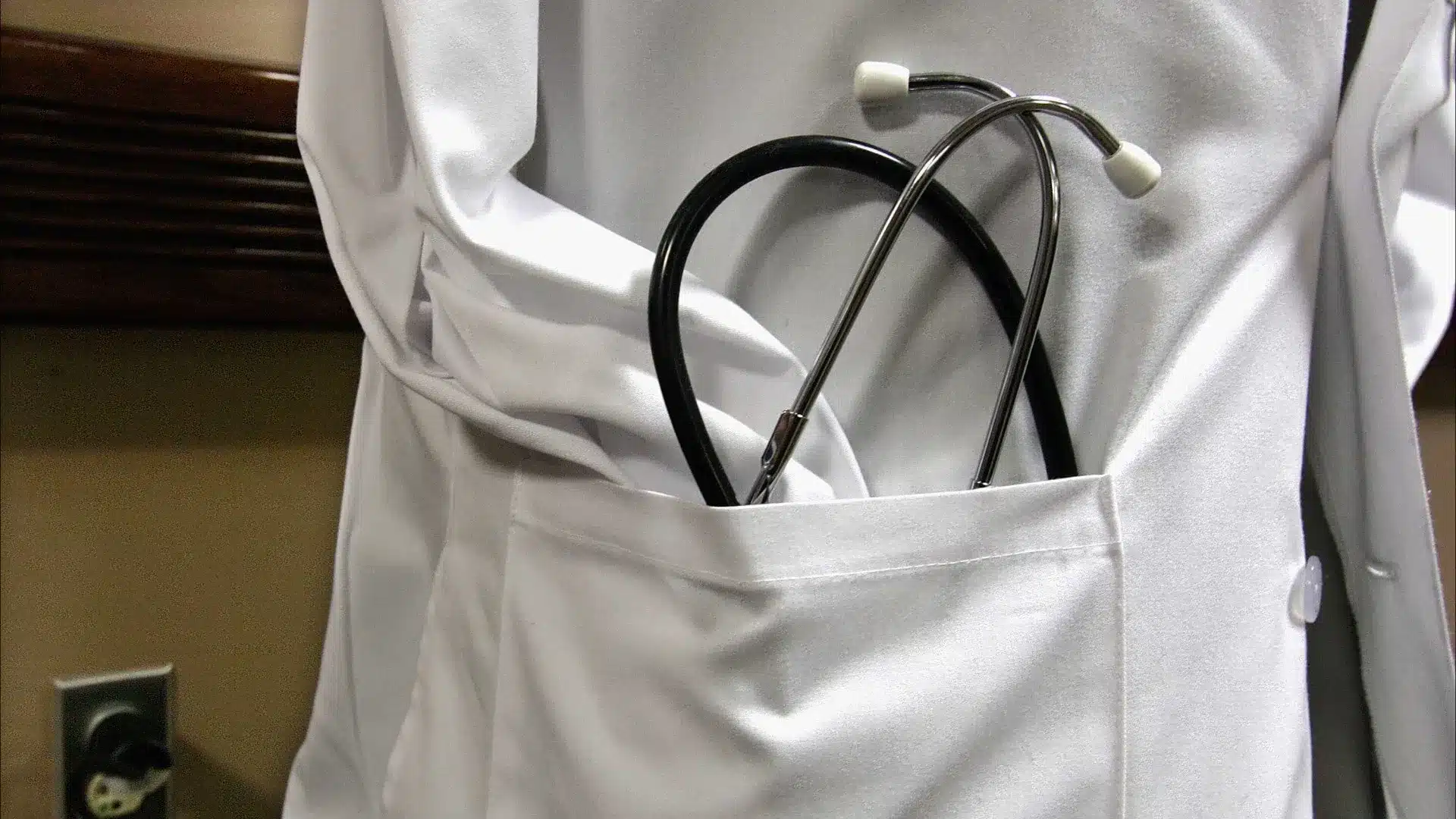 "La pénurie de médecins et d'infirmiers" assombrit le 46e anniversaire du SNS