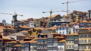 La production dans la construction augmente de 3,2% dans la zone euro en juillet.