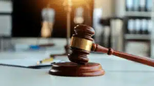 La PSP de Porto accusée de procédures abusives nie la majorité des faits.