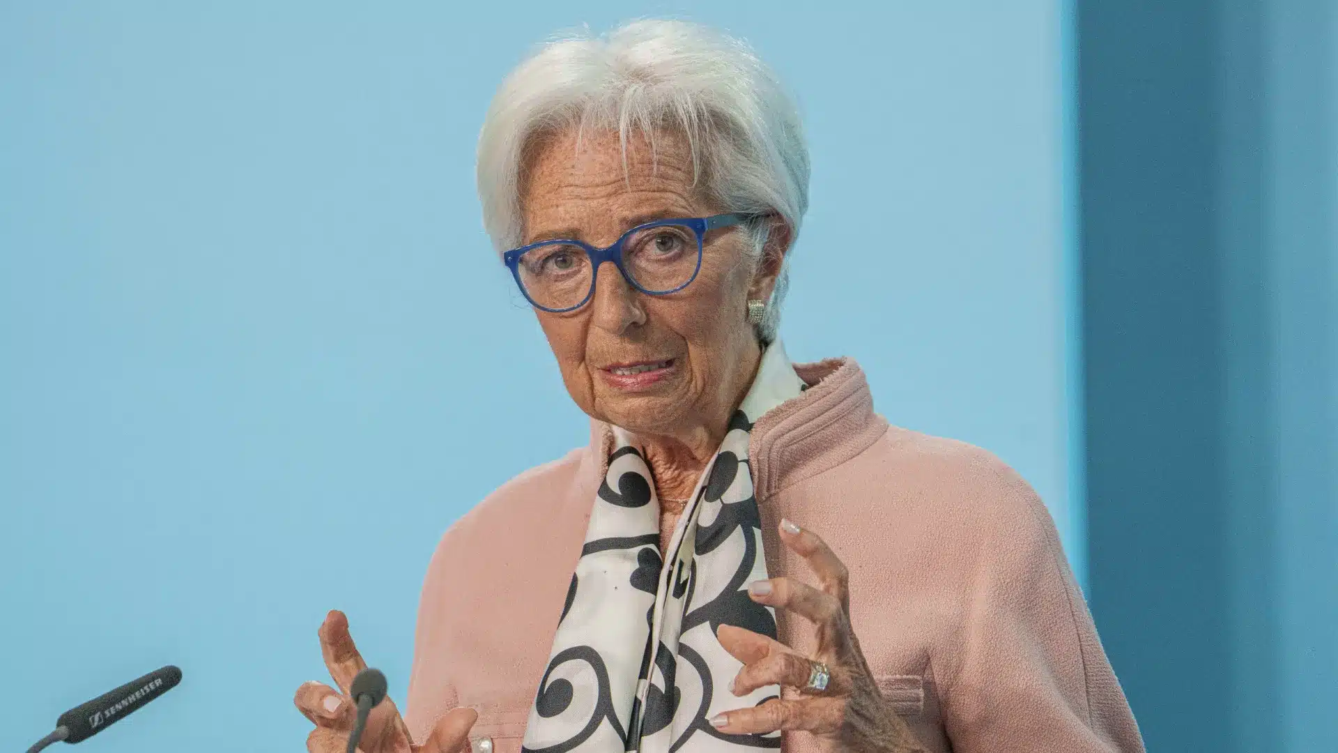 Lagarde dit que le secteur non bancaire équivaut déjà à 400 % du PIB de la zone euro.