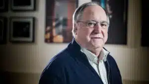 L'Association 25 de Abril accuse le gouvernement de ne pas tenir parole au sujet du centre.