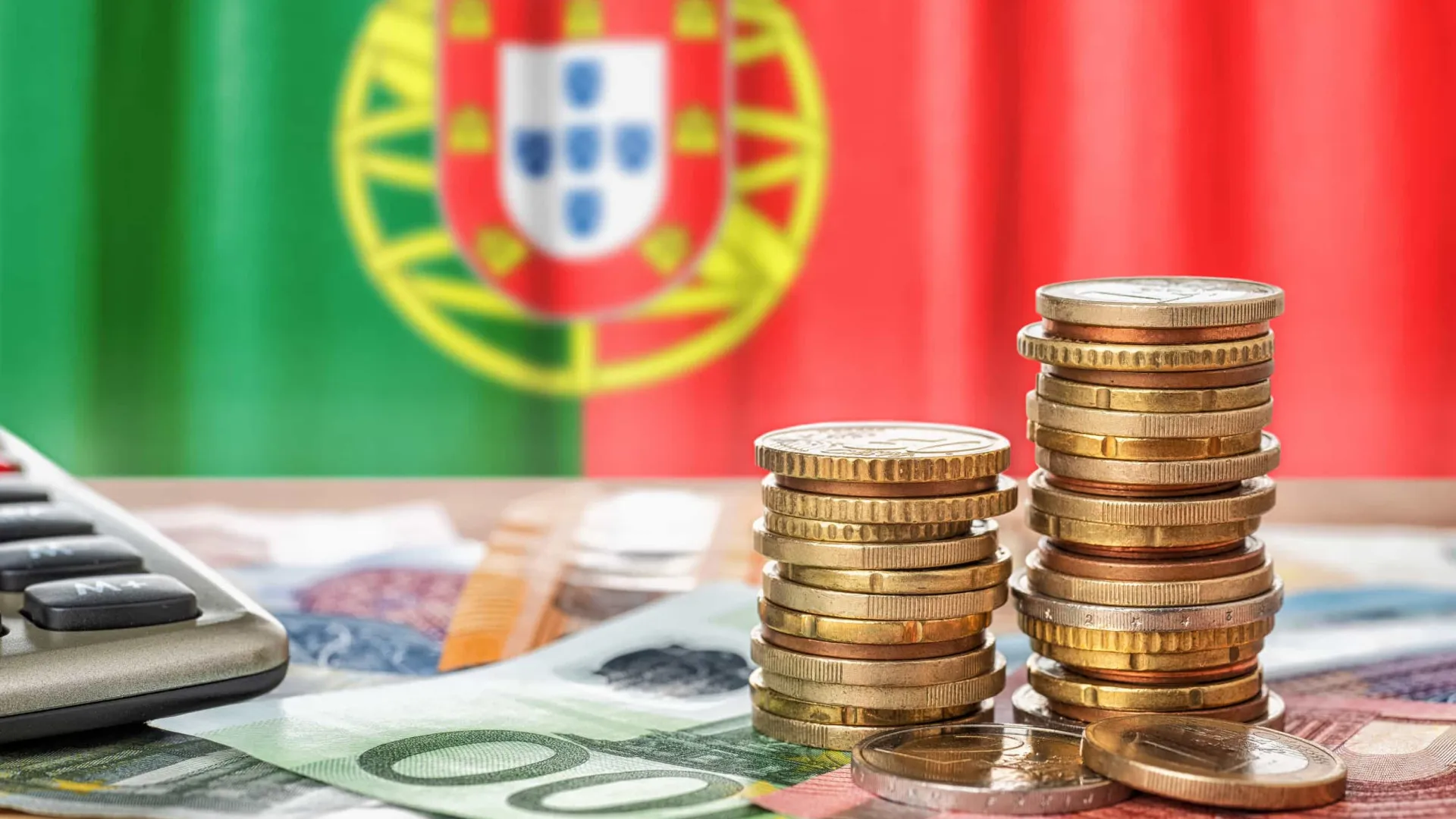 Le CFP continue de prévoir un retour aux déficits mais est plus optimiste pour 2026.