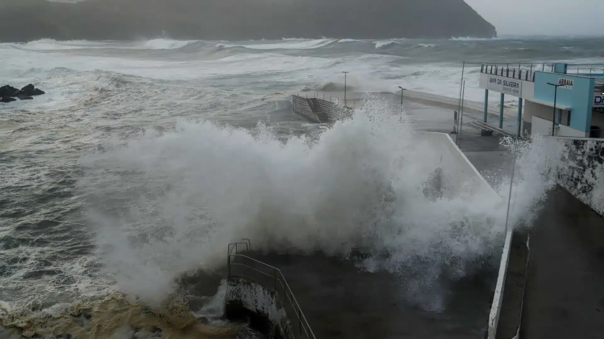Le cyclone continue son déplacement vers les Açores et se dirige ensuite vers le continent.