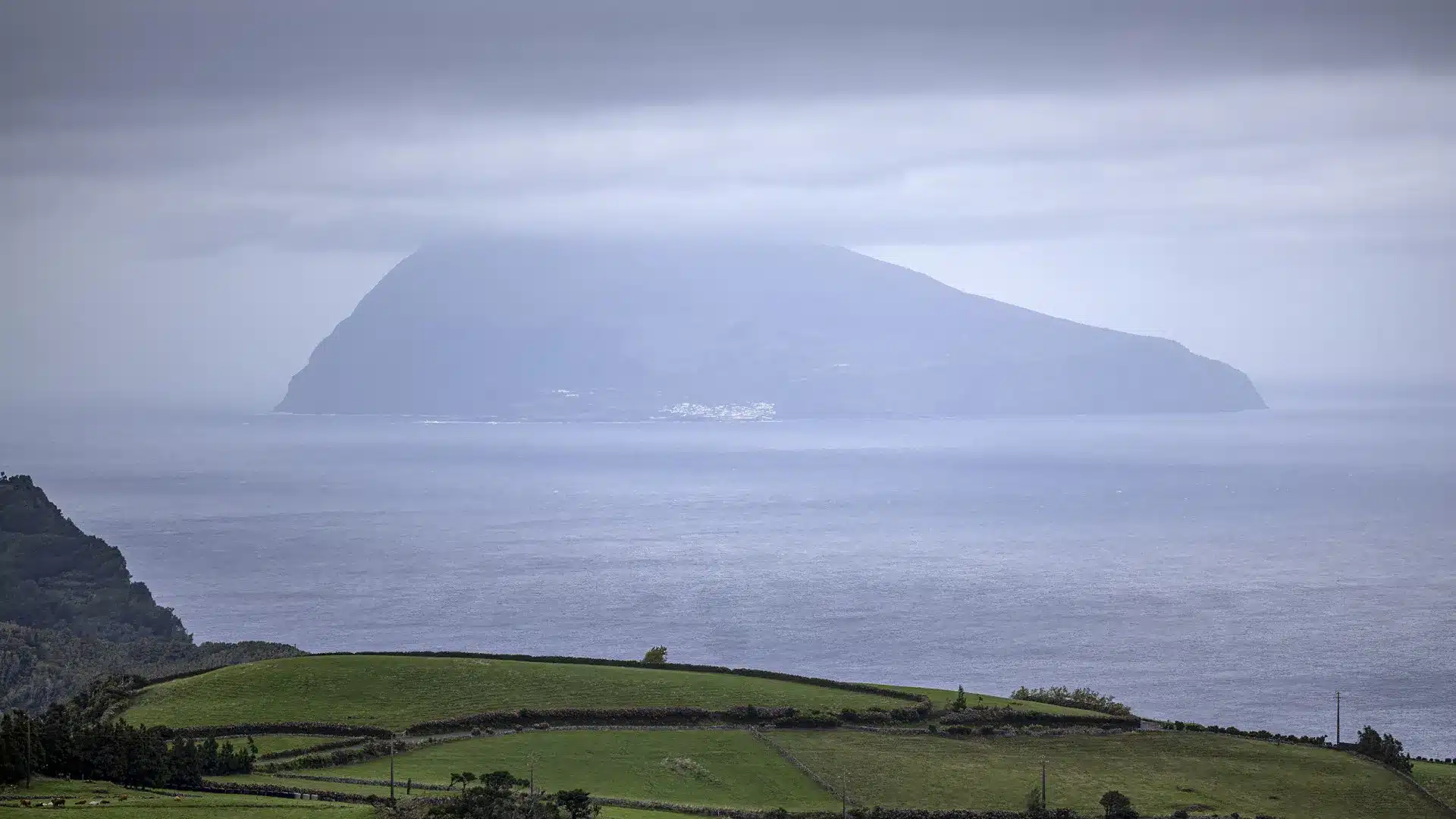 Le cyclone est arrivé aux Açores. La période la plus critique sera pendant la nuit.