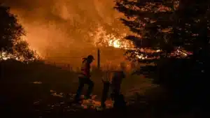 Le feu à Covilhã est entré en phase de résolution. Des travaux de refroidissement sont en cours.