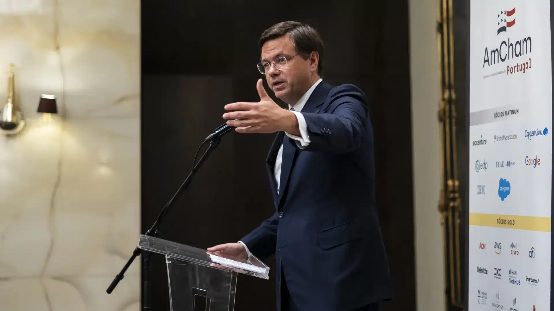 Le gouvernement déclare que l'interopérabilité est un objectif fondamental.